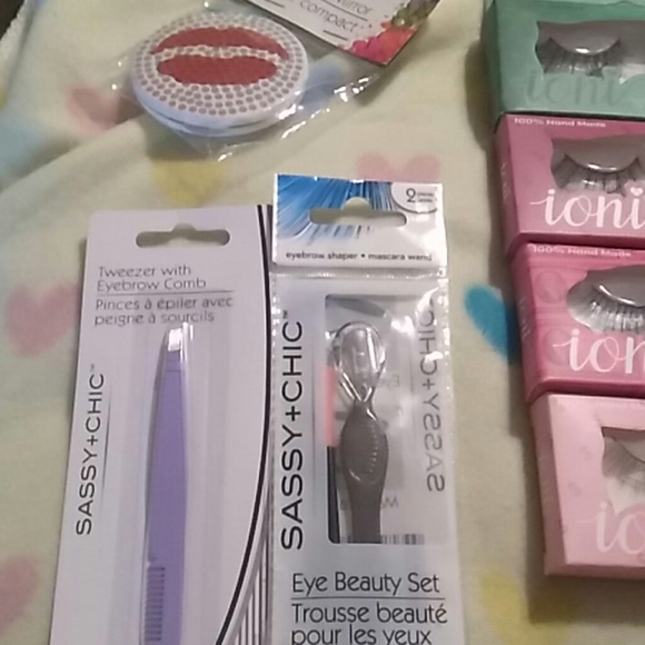 Women's eyelash 16 pc gift set - Picture 2 of 7